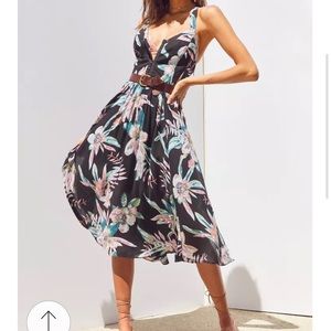 NWT Urban Outfitters (Kimchi Blue) Floral Bermuda Nights Hook + Loop Midi Dress